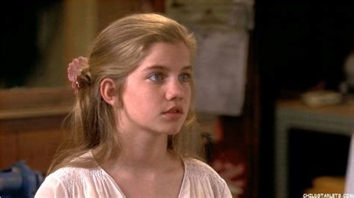 Discover Anna Chlumsky's Youthful Days: Exploring Her Early Career And Notable Roles