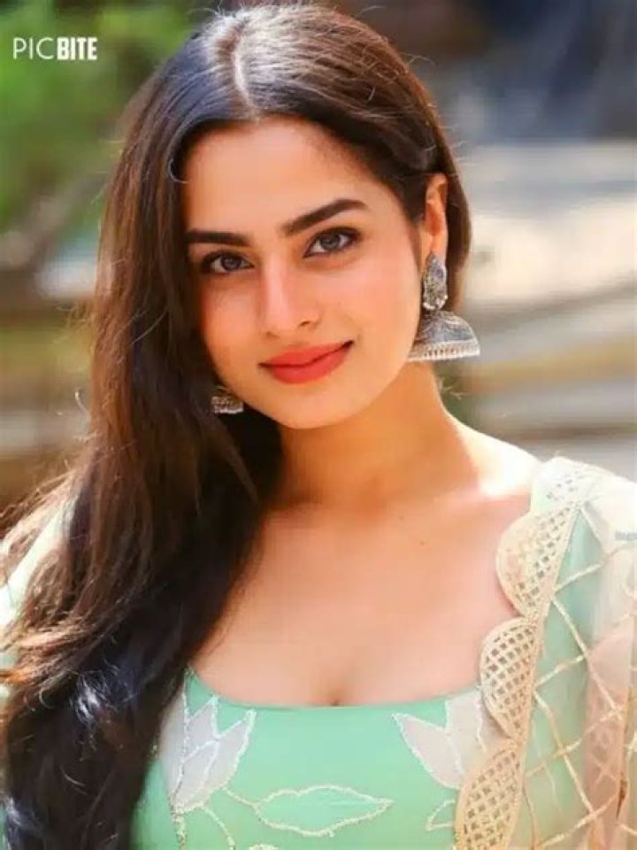 Unveiling Ayesha Khan's Gender: Discoveries And Insights