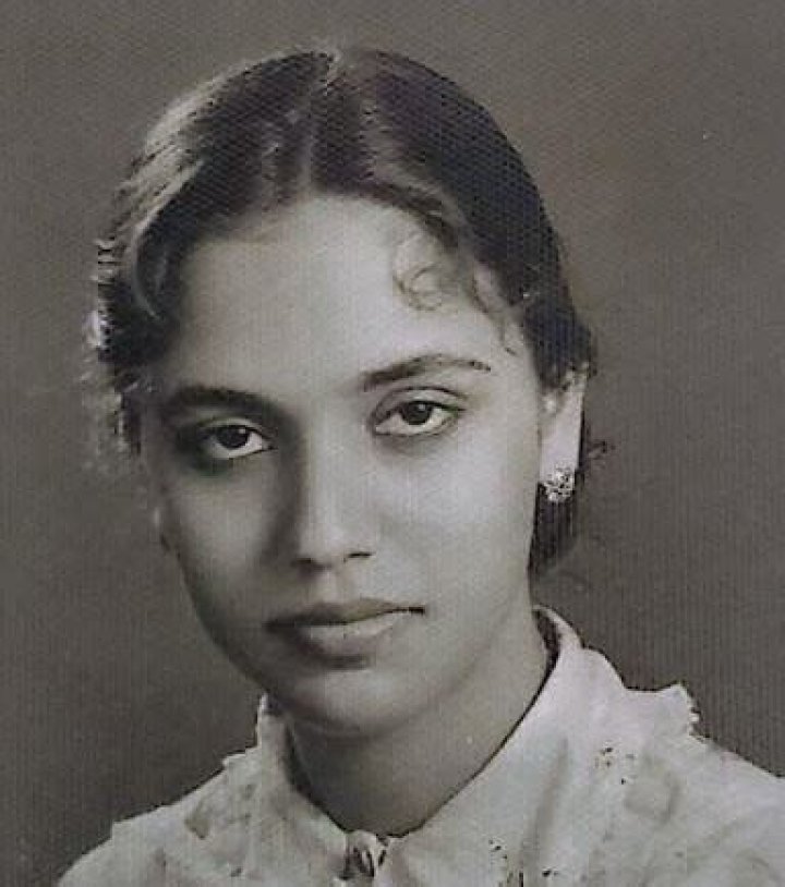 Unveiling The Age And Journey Of Pakistani Actress Ayesha Khan