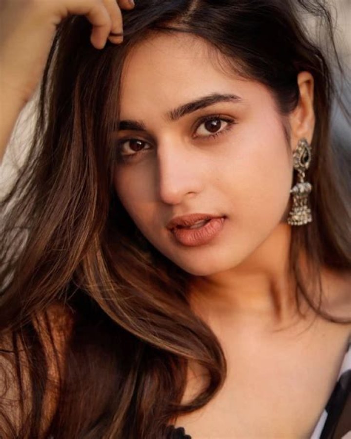 Discover The Enchanting World Of Ayesha Khan: Unveiling Her