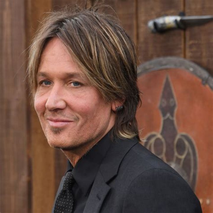 Does Keith Urban Rock Eye Liner? Unveiling The Truth
