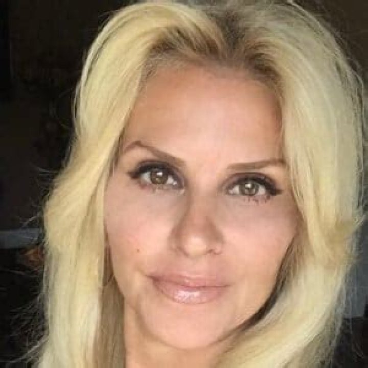 Is Donna Sinatra Dalessandro Really Related To Frank Sinatra? [Yes/No]