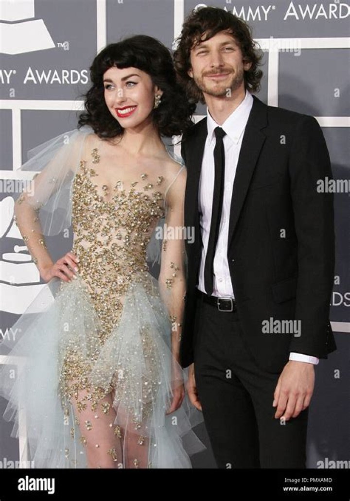 Is Grammy-Winning Singer Kimbra Married?