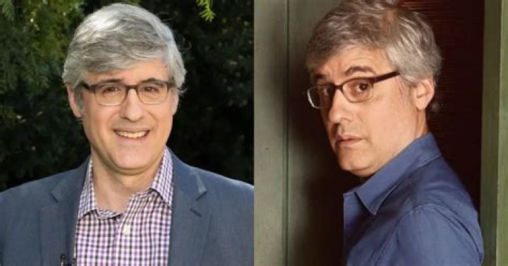 Is Mo Rocca Married?