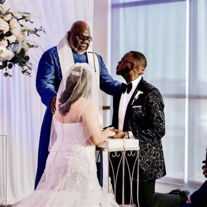 Is TD Jakes Still Married? - Latest Updates And Insights