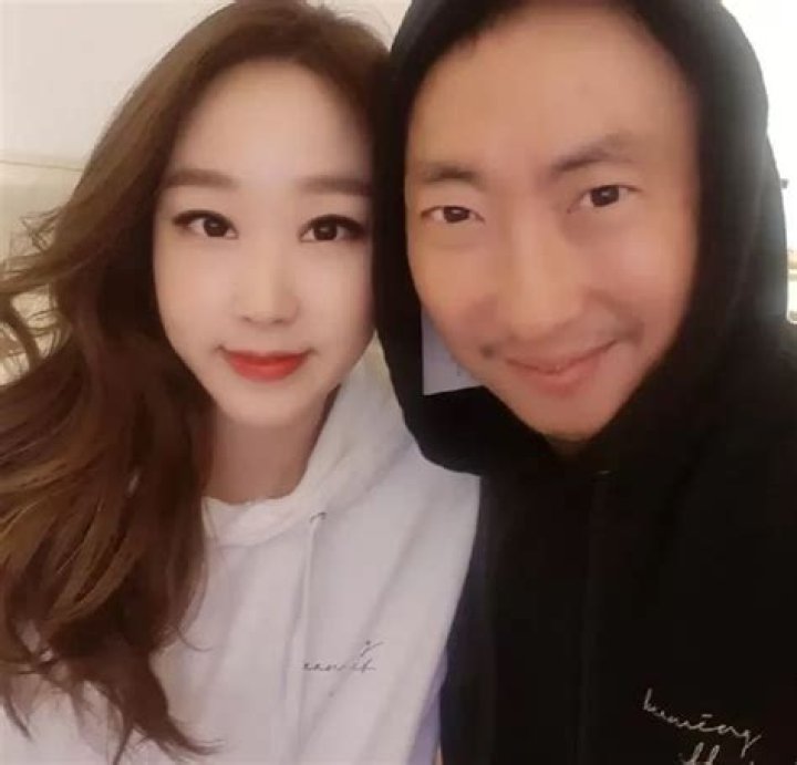 Unraveling The Mystery: Kim Myung-soo's Marital Status