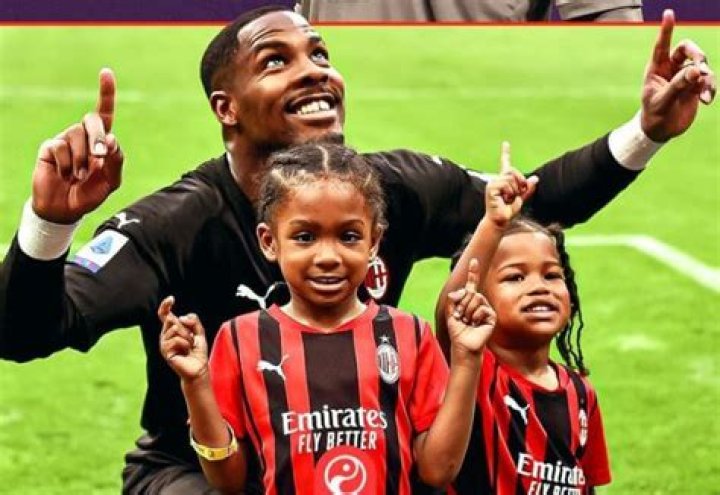 Who Is Mike Maignan Wife?