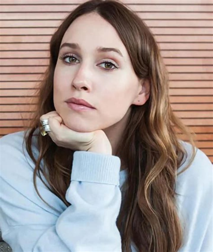 The Ultimate Guide To Sarah Sutherland: Biography, Career, And Net Worth
