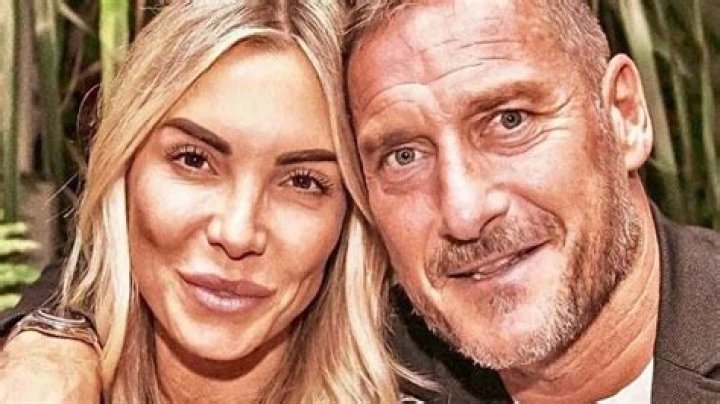 Unveiling Totti And Noemi Bocchi: Inside Their Captivating Relationship