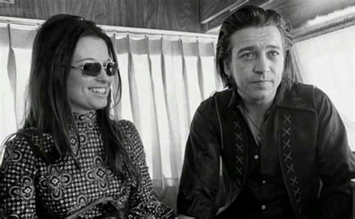 Discover Waylon Jennings' Romantic Life: Uncovering His Spouses