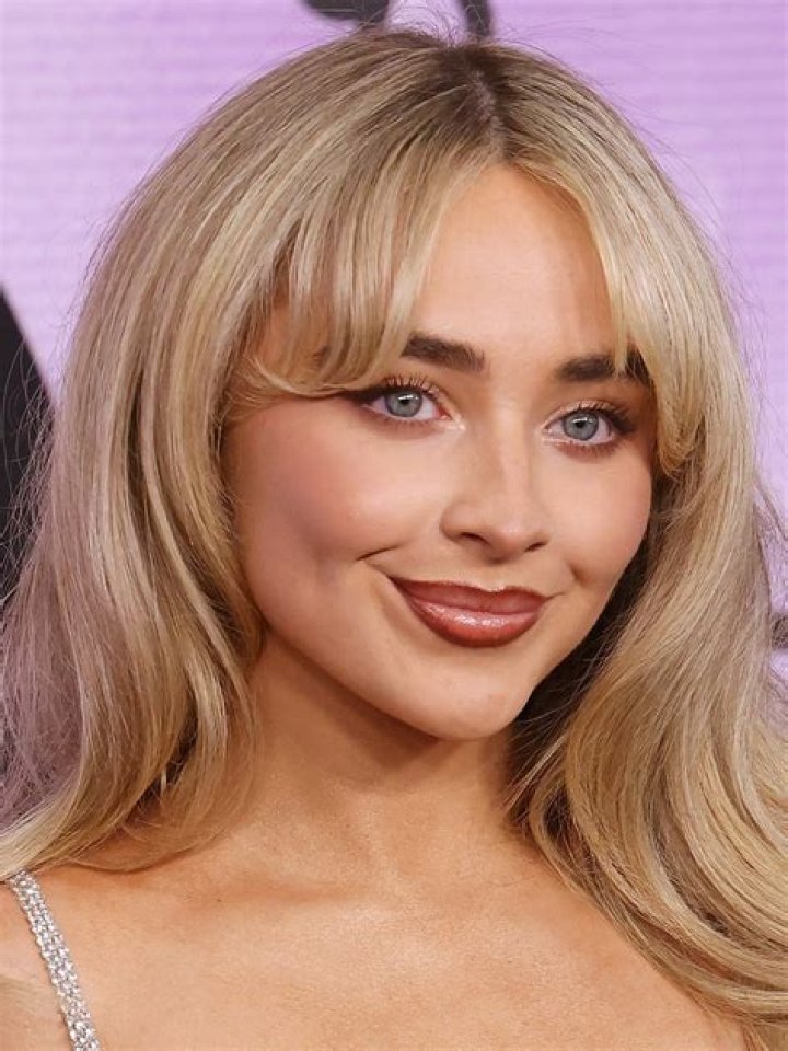 Sabrina Carpenter's Face Shape: A Guide To Her Unique Features