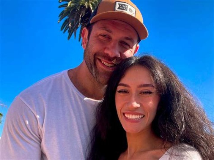 Unveiling Lee Asher's Marital Status: A Detailed Investigation