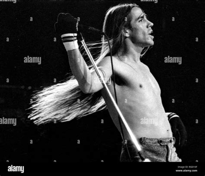 The Early Years: A Glimpse Into Young Anthony Kiedis' Life